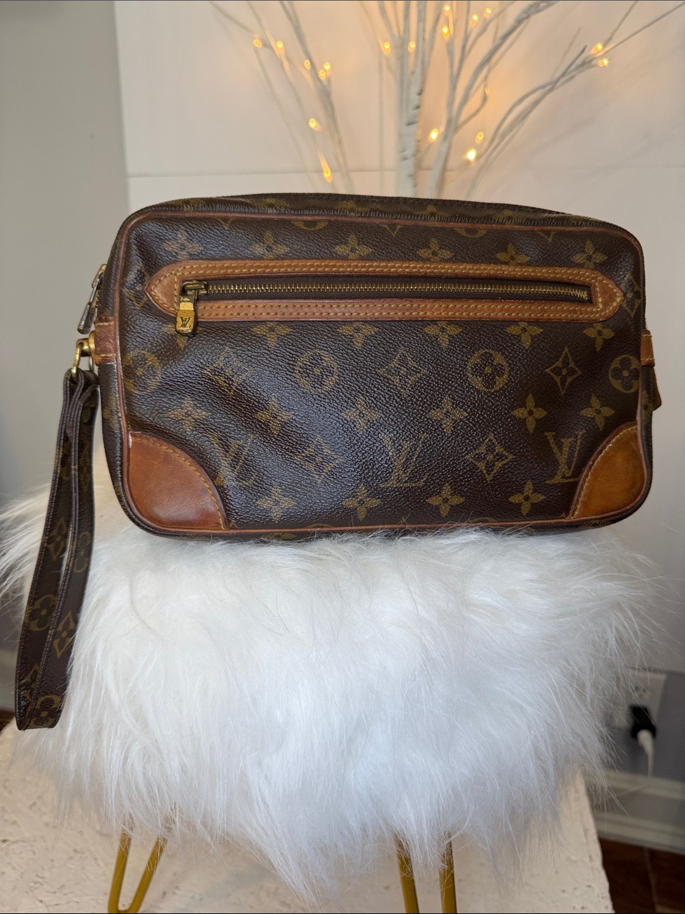 Louis Vuitton GUC vintage brown monogram 10 x 7 clutch.Clean&conditioned